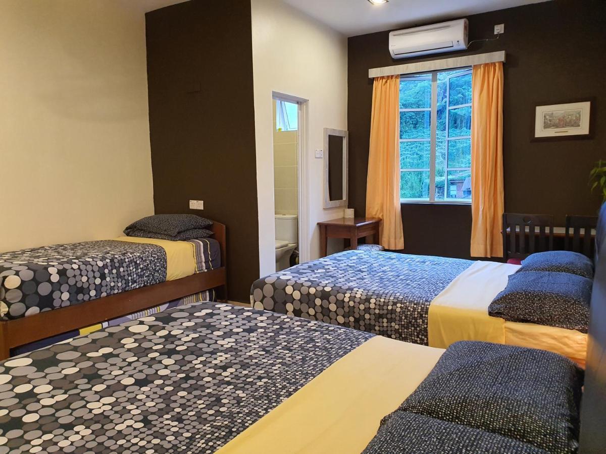 Fathers Guesthouse Bungalow Камерън Хайлендс Екстериор снимка