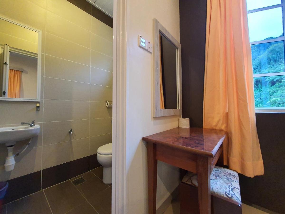 Fathers Guesthouse Bungalow Камерън Хайлендс Екстериор снимка